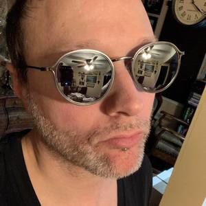 Meet your Posher, Adam